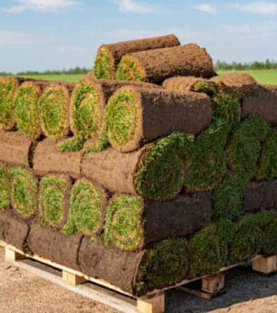 Stapel graszoden, graszoden leggen dat kunt u makkelijk zelf